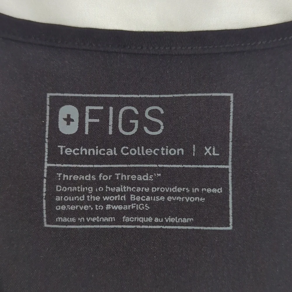 Figs Casma Three-Pocket Scrub Top, Color Black Size XL - Picture 15 of 15